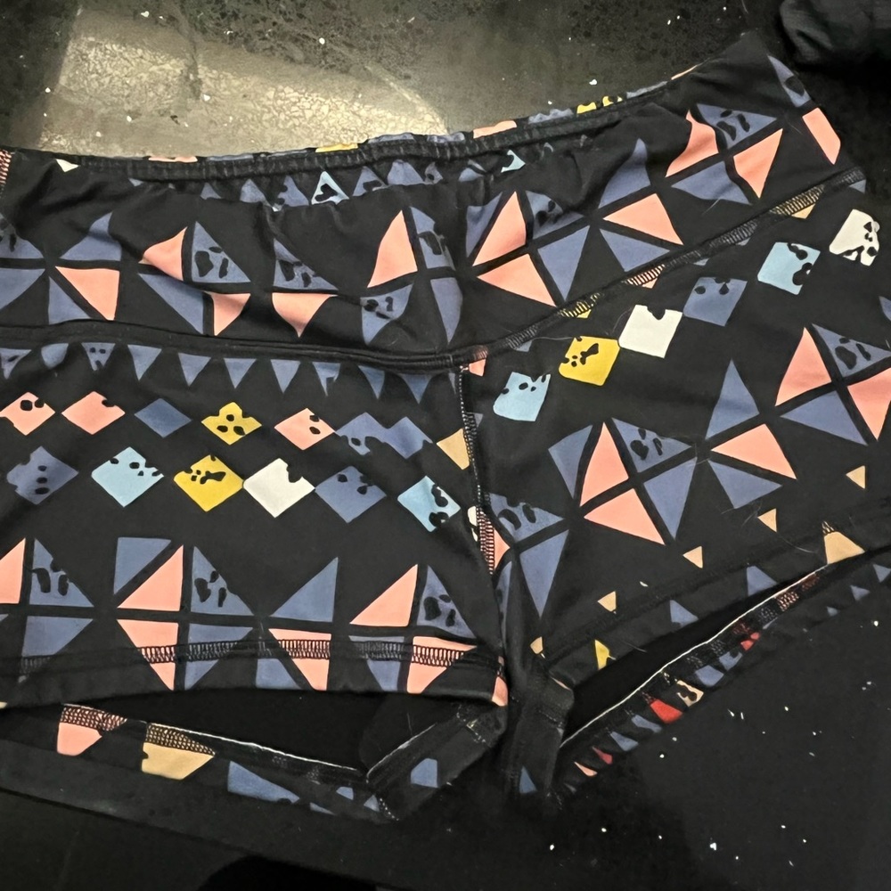Fleo shorts size M